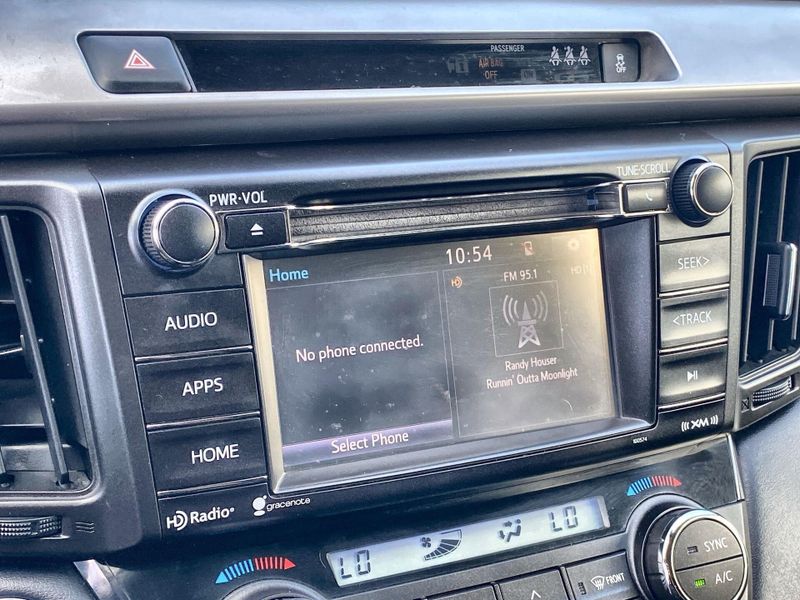 Used 2018 Toyota RAV4 XLEImage 13