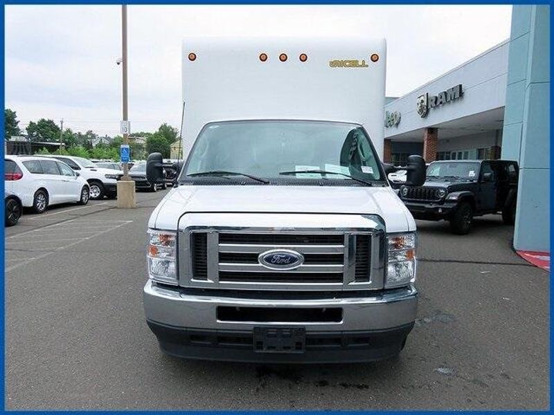 2025 Ford E-350 Cutaway BaseImage 3
