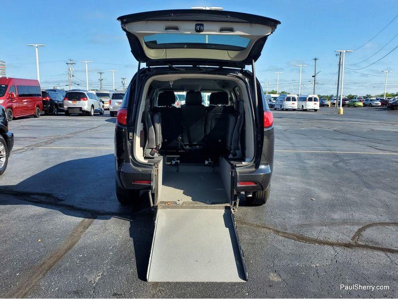 Used 2023 Chrysler Voyager LXImage 17