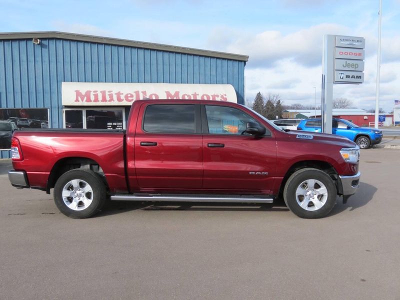 Used 2023 RAM 1500 Big Horn 4x4 4dr Crew Cab 5.6 ft. SB PickupImage 4