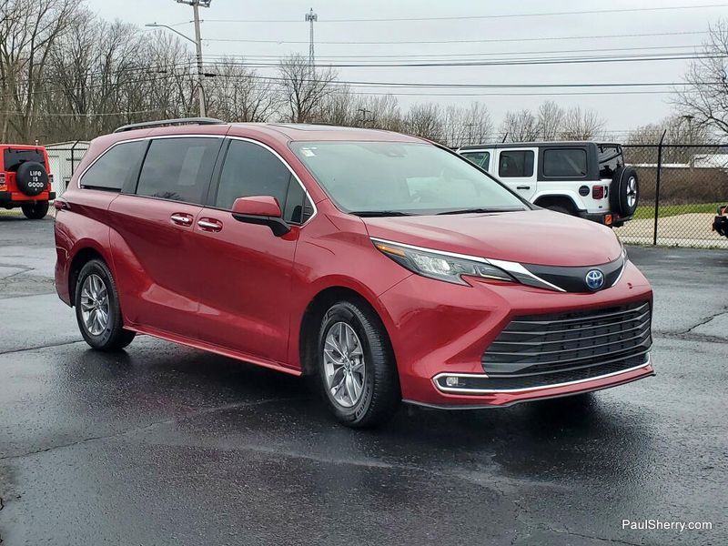 Used 2024 Toyota Sienna XLE