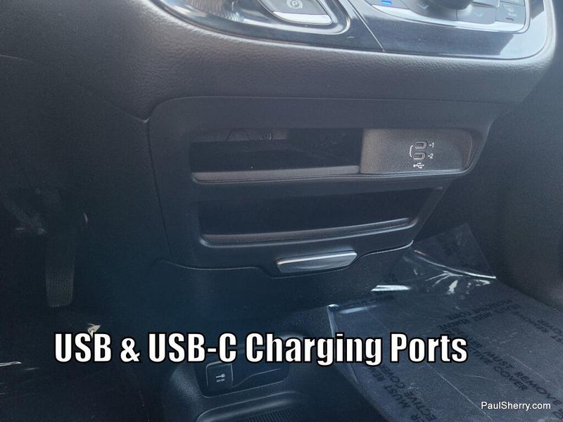 Used 2026 Chrysler Pacifica Select