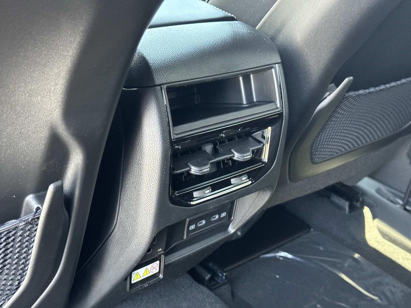 New 2026 Jeep Grand Cherokee Laredo Altitude 4x2