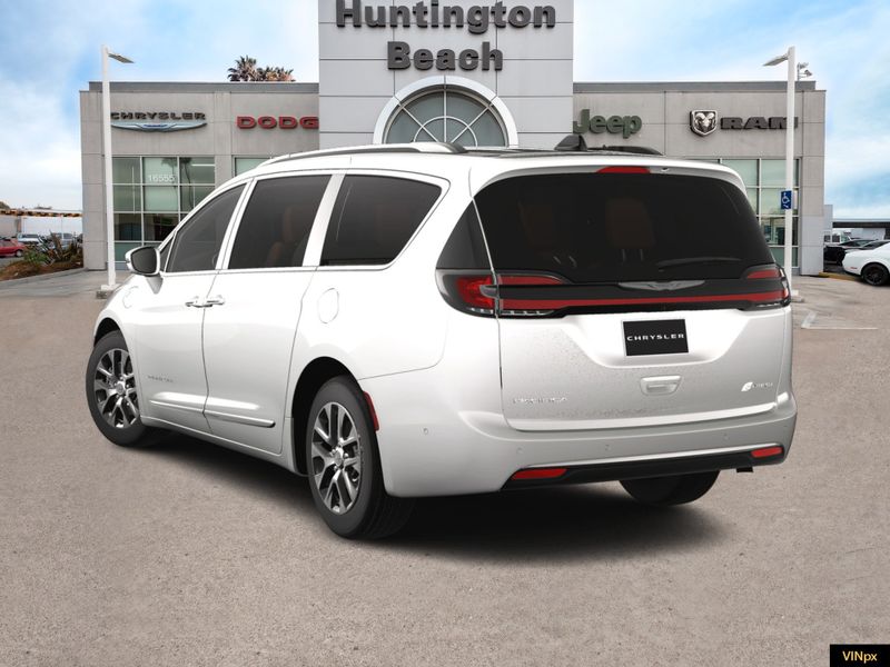 2024 Chrysler Pacifica Hybrid PinnacleImage 5