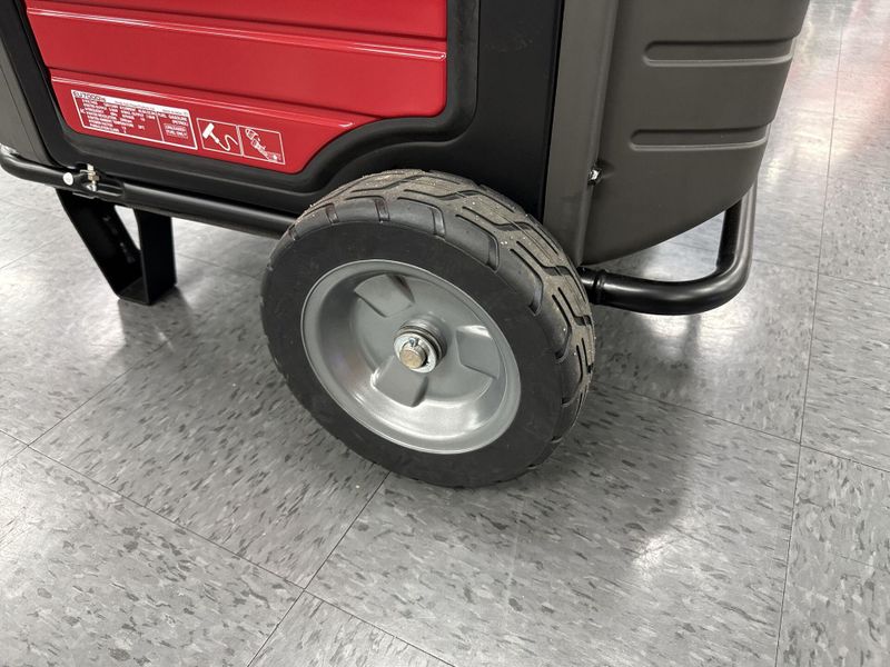 New 2026 Honda EU7000IS Image 14