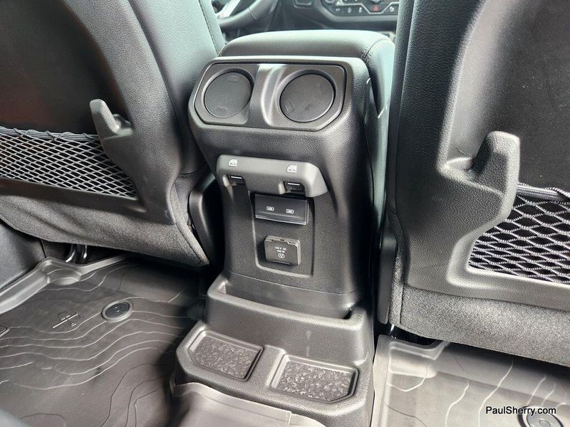 2025 Jeep Wrangler 4-door SaharaImage 43