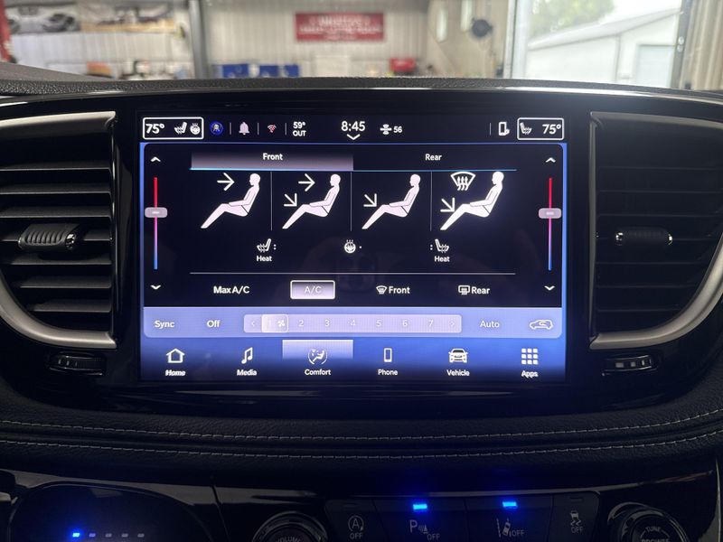 New 2027 Chrysler Pacifica SelectImage 27