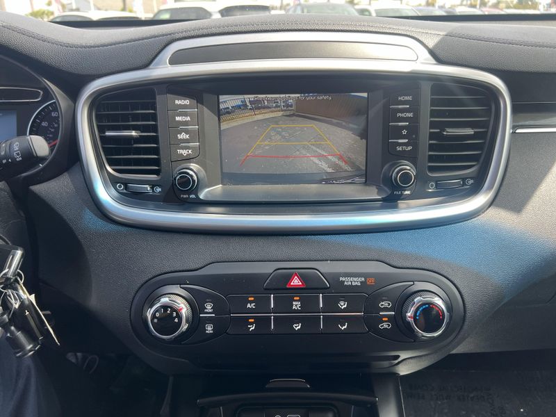 2019 Kia Sorento LXImage 15