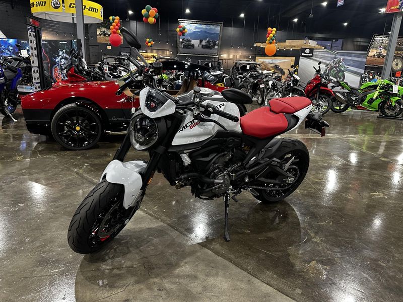 2024 Ducati MONSTER PLUS Image 2