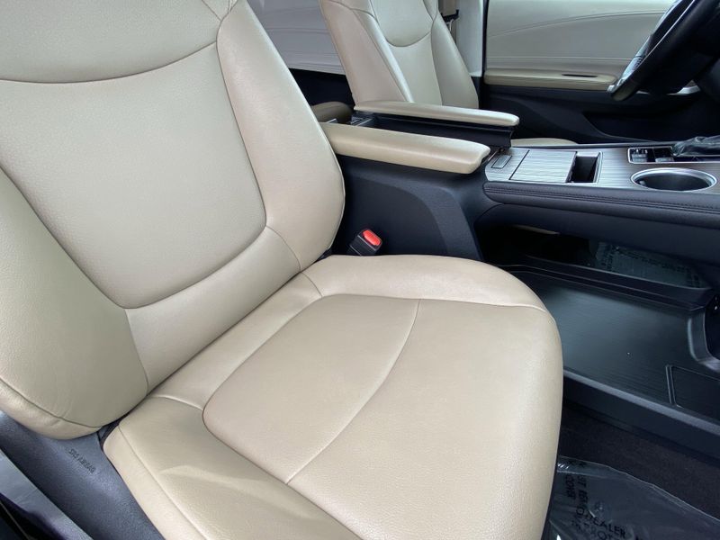 2023 Toyota Sienna XLEImage 13