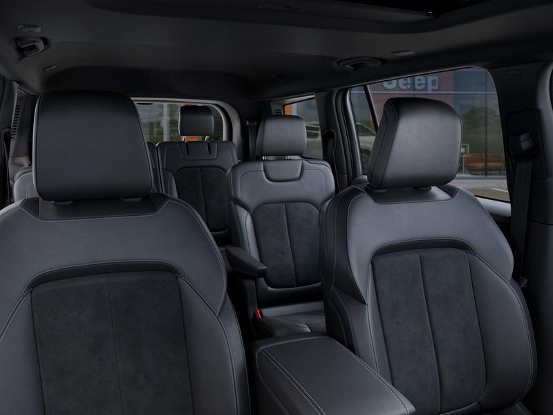 New 2025 Jeep Grand Cherokee L Altitude X 4x4Image 55