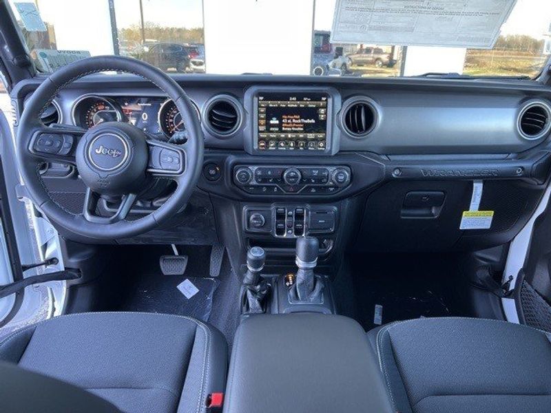 2023 Jeep Wrangler 4-door Freedom 4x4Image 29