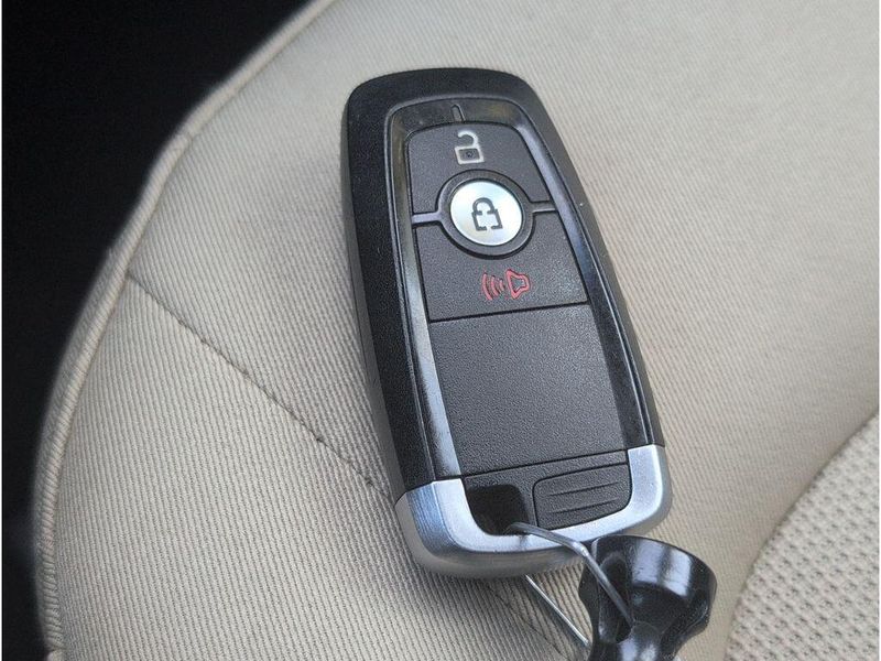 Used 2020 Ford Edge SEImage 19