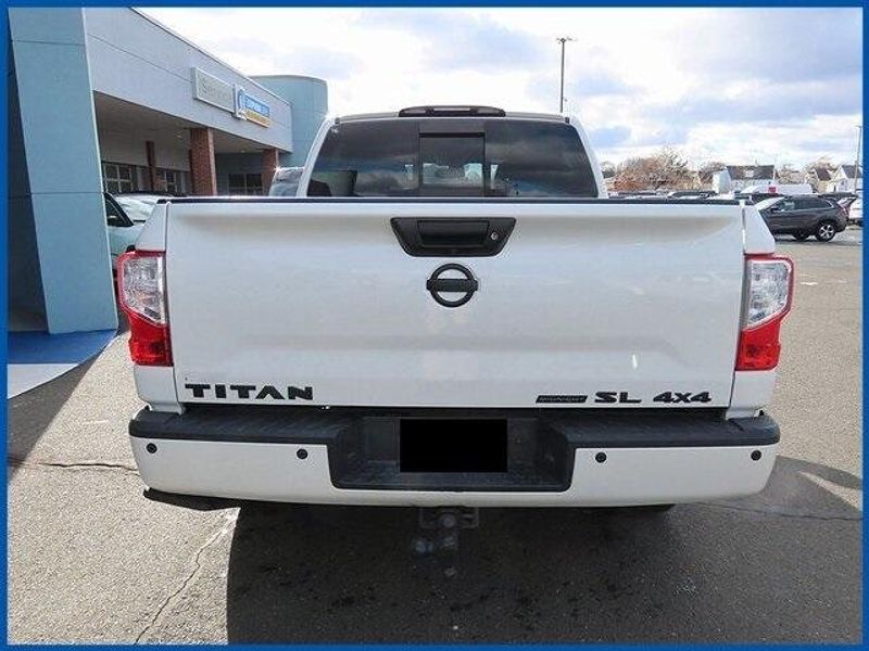 2019 Nissan Titan SLImage 6