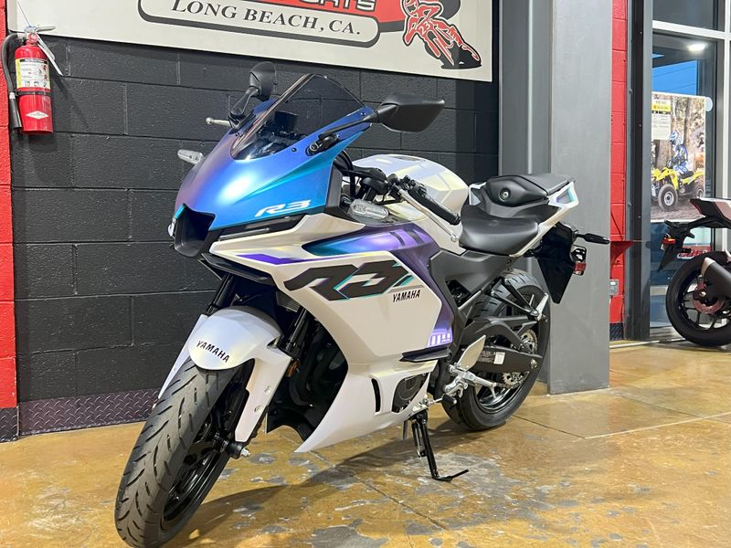 2025 Yamaha YZF-R3 ABS Image 3