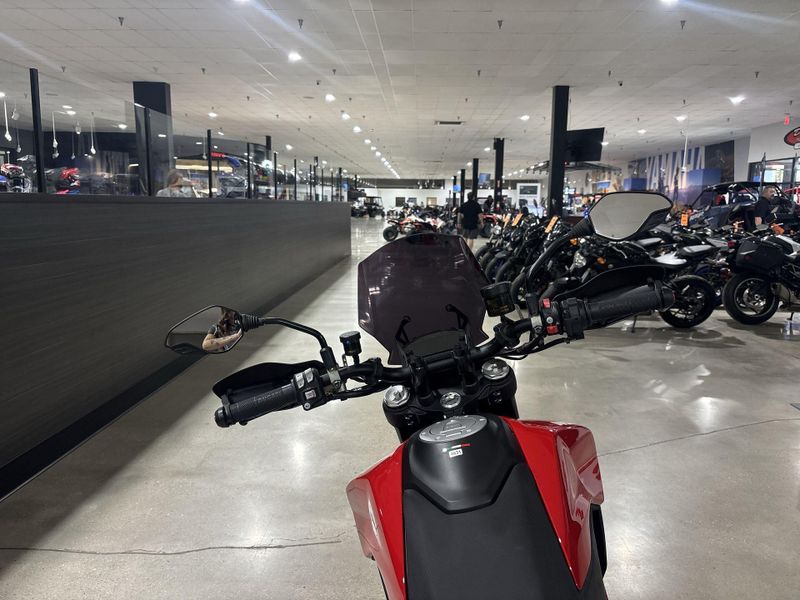 Used 2024 Ducati HYPERMOTARD 950 Image 19