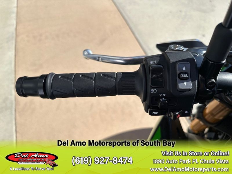 2024 Kawasaki ZR900MRFNL-BK2  in a METALLIC SPARK BLACK/METALLIC MATTE GRAPHENESTEEL GRAY/CANDY LIME GREEN exterior color. Del Amo Motorsports of South Bay (619) 547-1937 delamomotorsports.com 