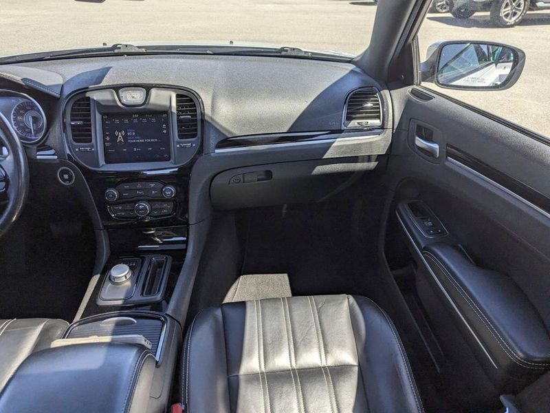 2022 Chrysler 300 300SImage 15