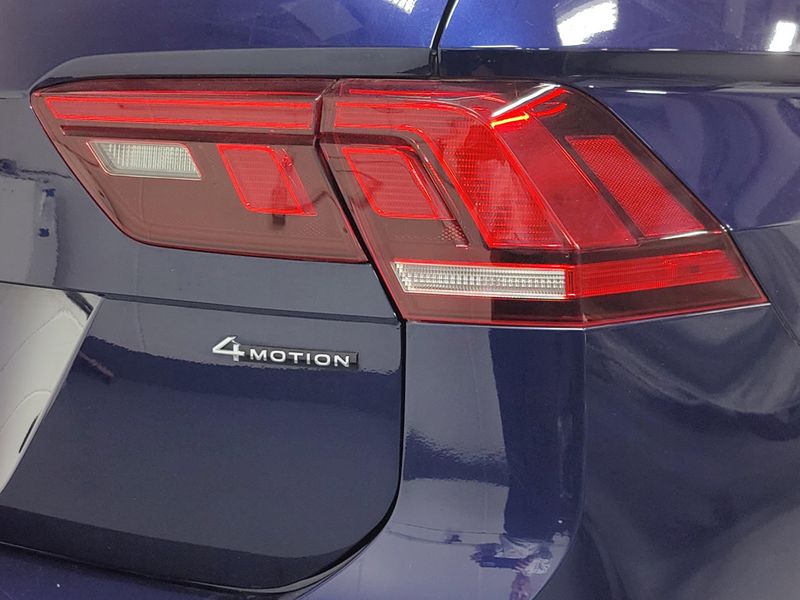 Used 2022 Volkswagen Tiguan SE 4-Motion AWDImage 4