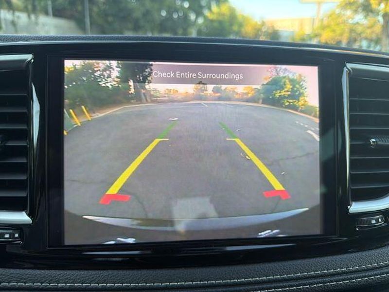 Used 2023 Chrysler Pacifica Hybrid Touring LImage 16