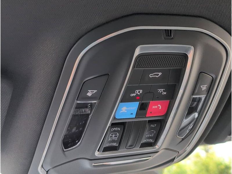 New 2025 Jeep Grand Cherokee Altitude X 4x2Image 28