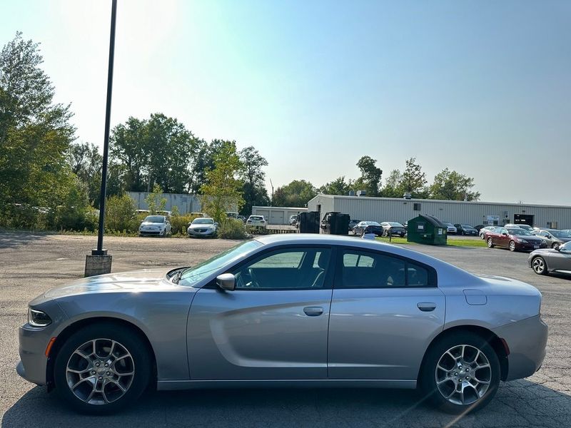 2016 Dodge Charger SXTImage 8