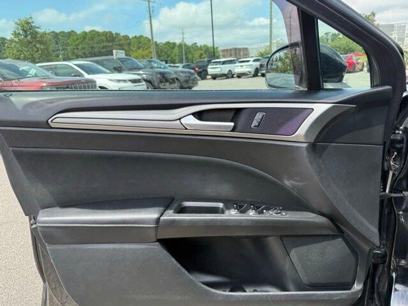 Used 2018 Ford Fusion SE