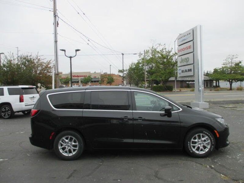 Used 2023 Chrysler Voyager LXImage 6