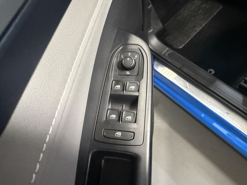 Used 2024 Volkswagen Taos SE w/SunroofImage 19