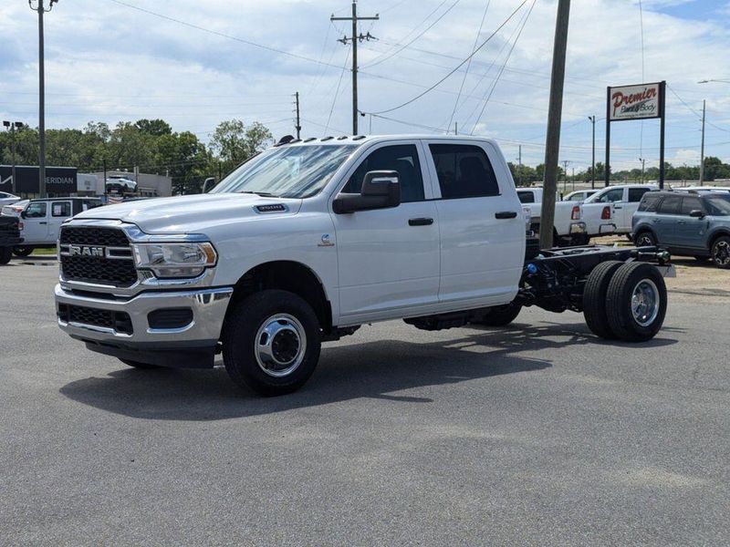 2024 RAM 3500 Tradesman Crew Cab Chassis 4x2 60