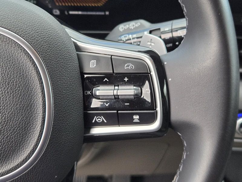 Used 2026 Kia Carnival MPV Hybrid EX FWD