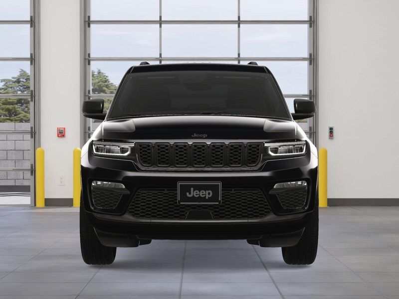 2025 Jeep Grand Cherokee Limited photo 8