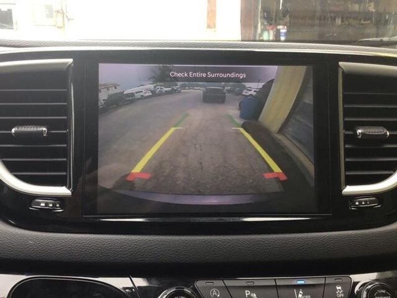 Used 2021 Chrysler Pacifica Touring LImage 12