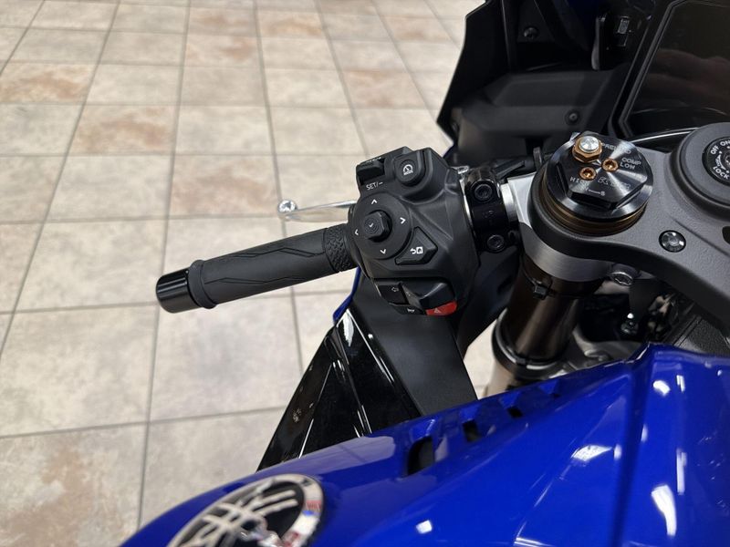 New 2027 Yamaha YZF-R9 Image 19