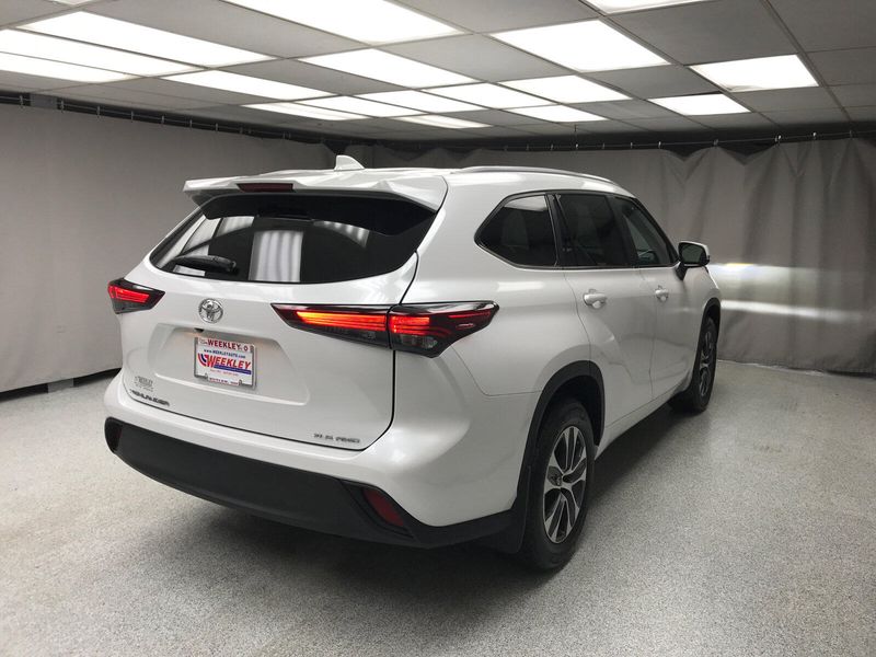 2024 Toyota Highlander XLEImage 16