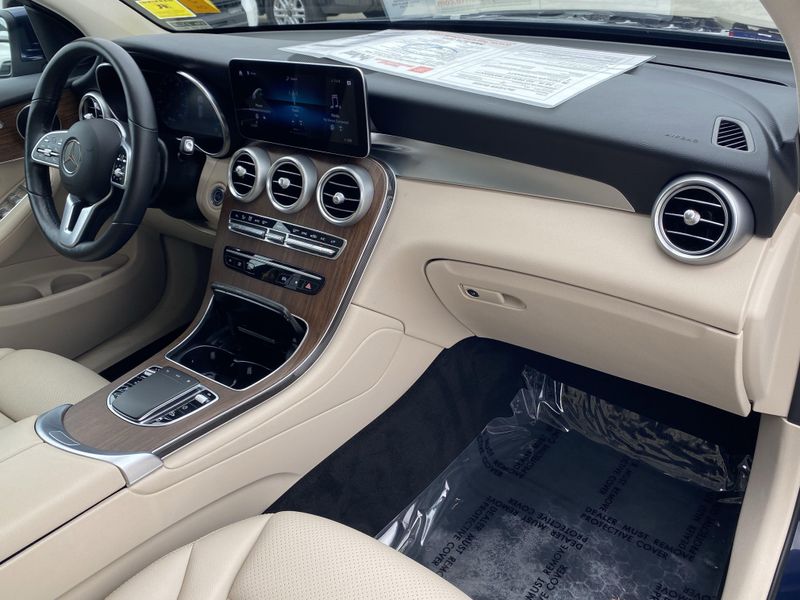 Used 2022 Mercedes-Benz GLC 300Image 9