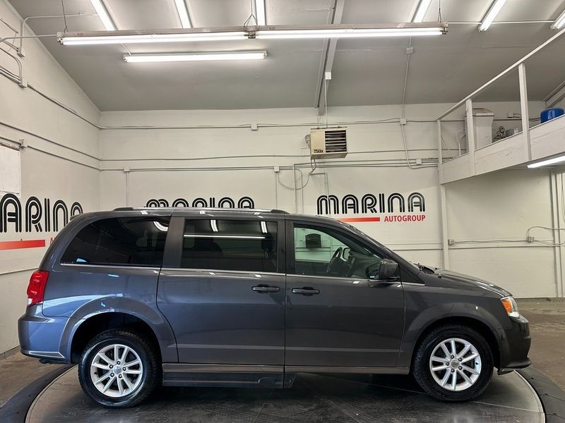 2018 Dodge Grand Caravan SXT MOBILITY VANImage 8