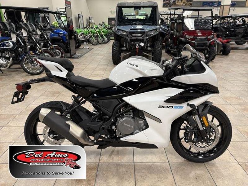 New 2025 CFMOTO 300SS Image 1