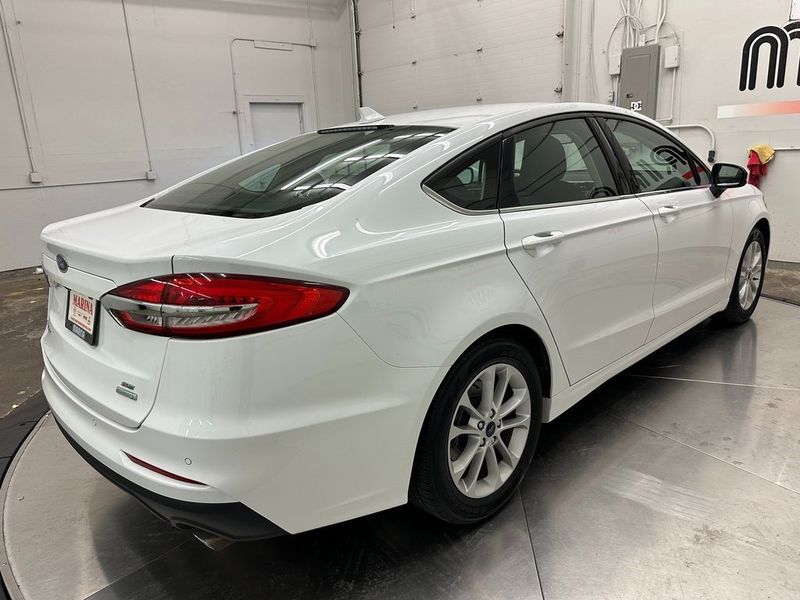 2019 Ford Fusion SEImage 14