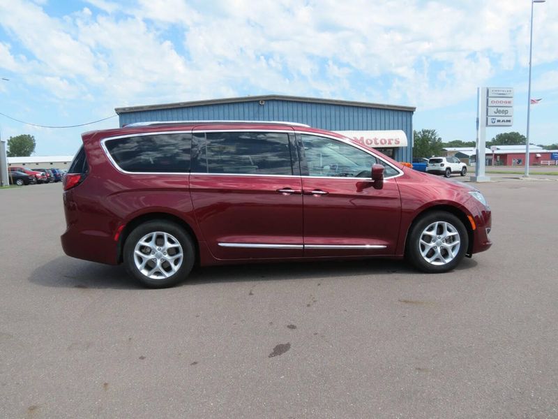 Used 2020 Chrysler Pacifica Touring L Plus 4dr Mini VanImage 1