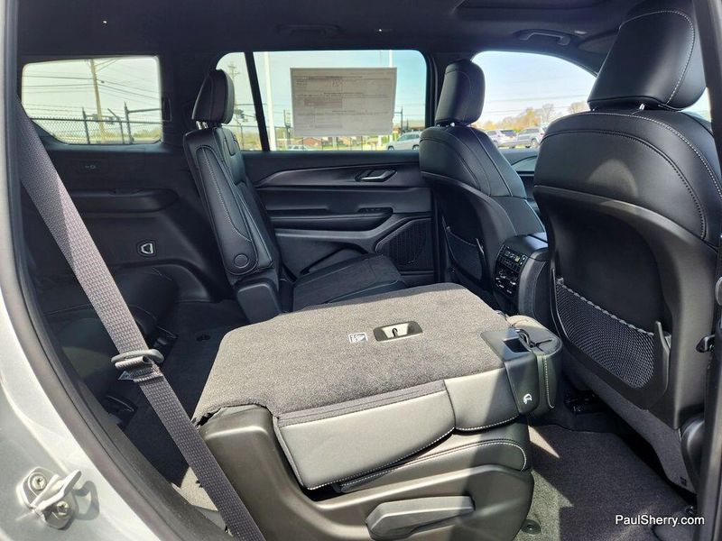 2025 Jeep Grand Cherokee L Altitude X 4x4Image 29