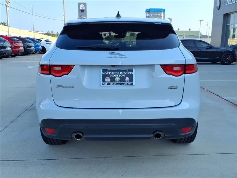 Used 2020 Jaguar F-PACE 25t PrestigeImage 13