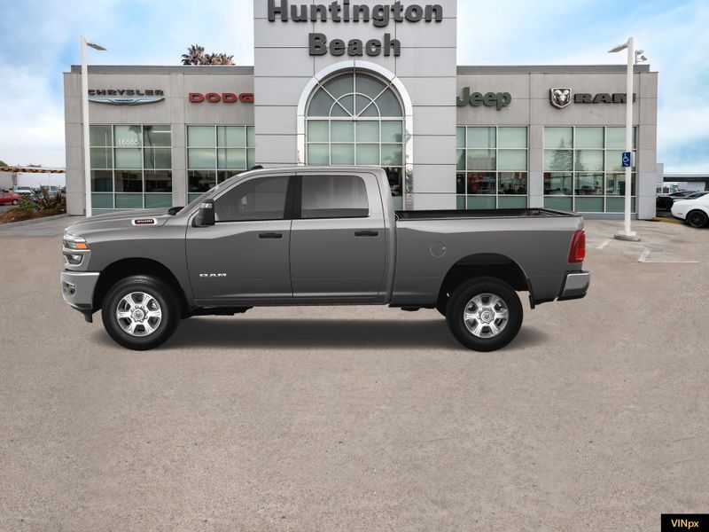2025 RAM 3500 Big Horn Crew Cab 4x4Image 2