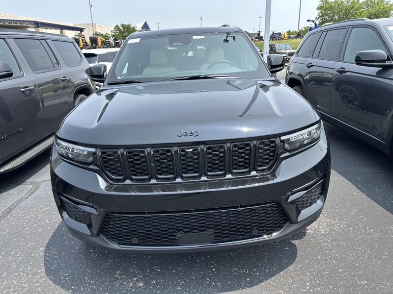 2025 Jeep Grand Cherokee Limited 4x4Image 2