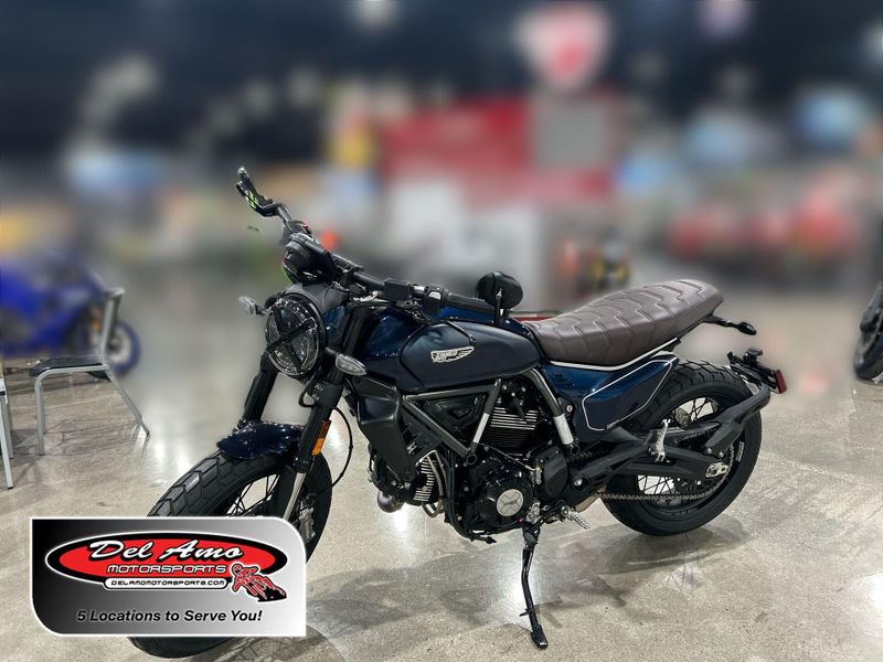 New 2025 Ducati SCRAMBLER 800 NIGHTSHIFT Image 1