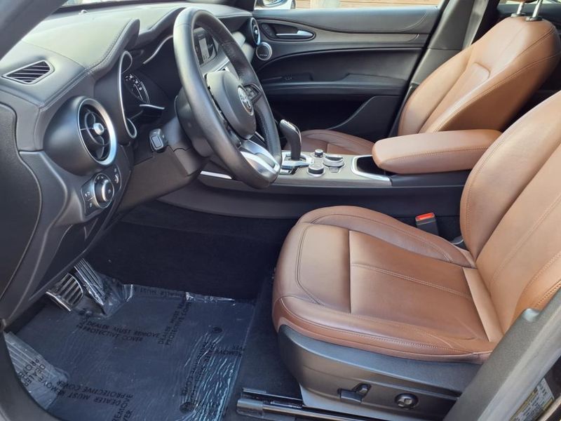 Used 2022 Alfa Romeo Stelvio TiImage 15