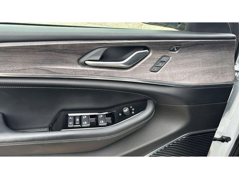 Used 2022 Jeep Grand Cherokee OverlandImage 7