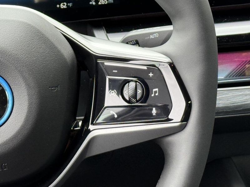 2025 BMW i5 eDrive40Image 24
