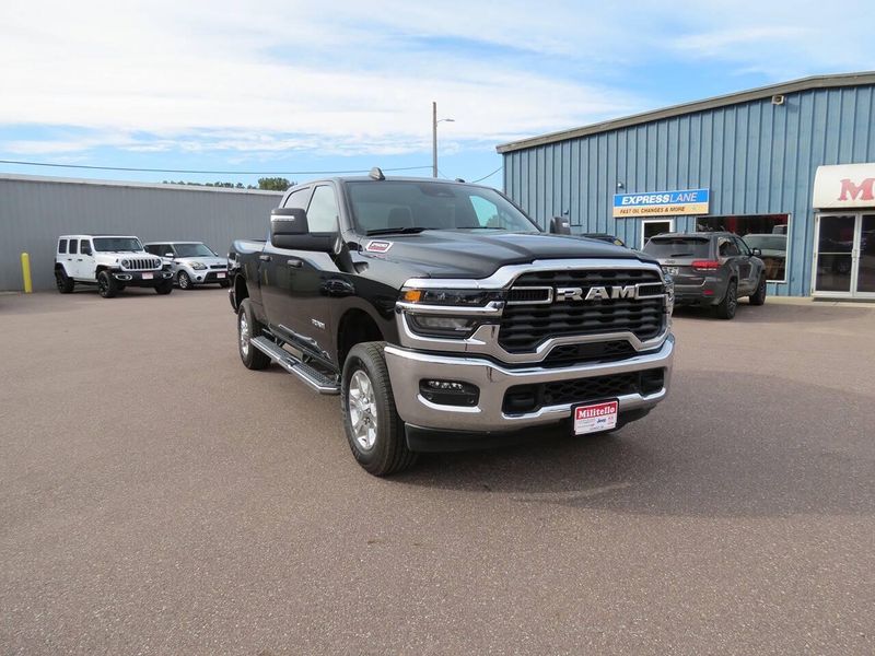 Used 2026 RAM 2500 Big Horn 4x4 4dr Crew Cab 6.3 ft. SB PickupImage 5