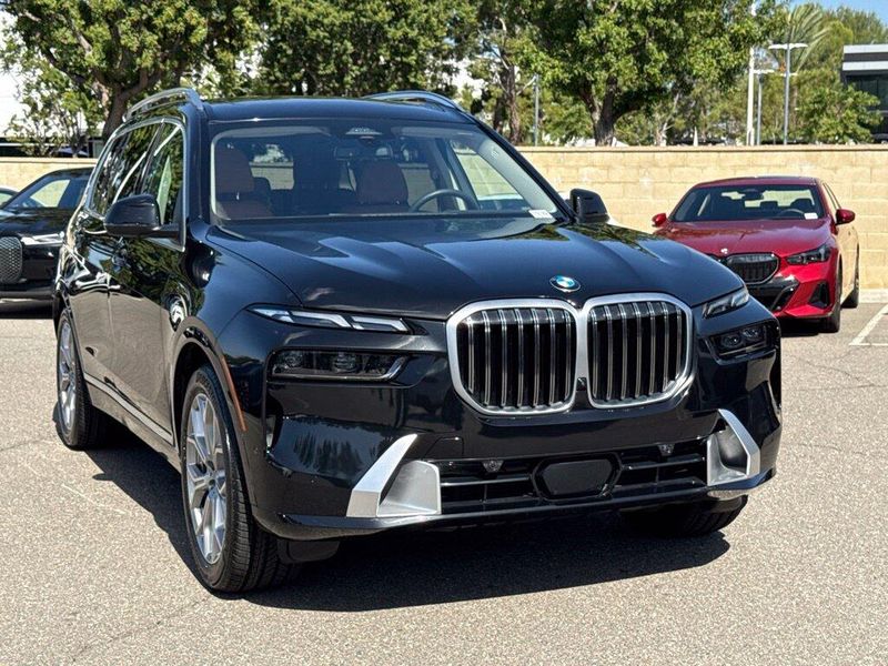 Used 2025 BMW X7 xDrive40iImage 5